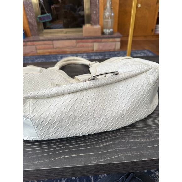 Vintage GUESS White Basket Weave Hobo Bag with Giant G Buckle Snap Closure - Picture 2 of 10